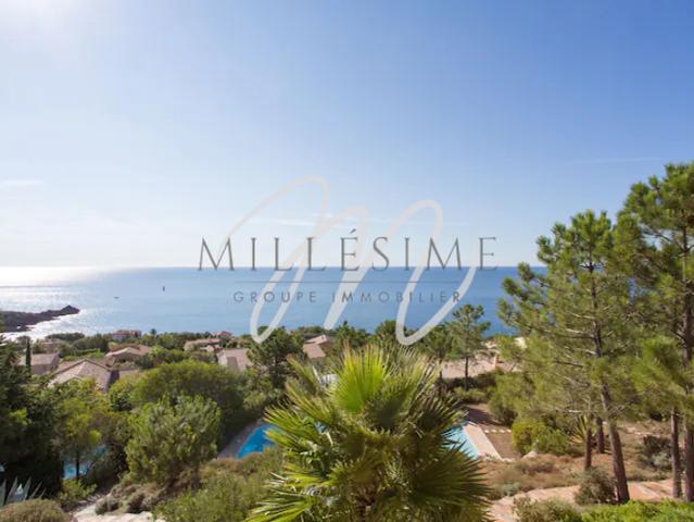 Villa vue mer panoramique avec piscine à vendre à Anthéor