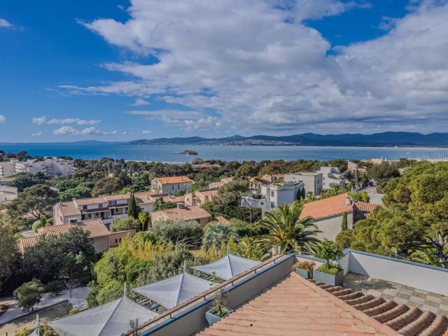 Villa Vue Mer Panoramique En Vente A Saint Raphael 330m² Saint Raphaël