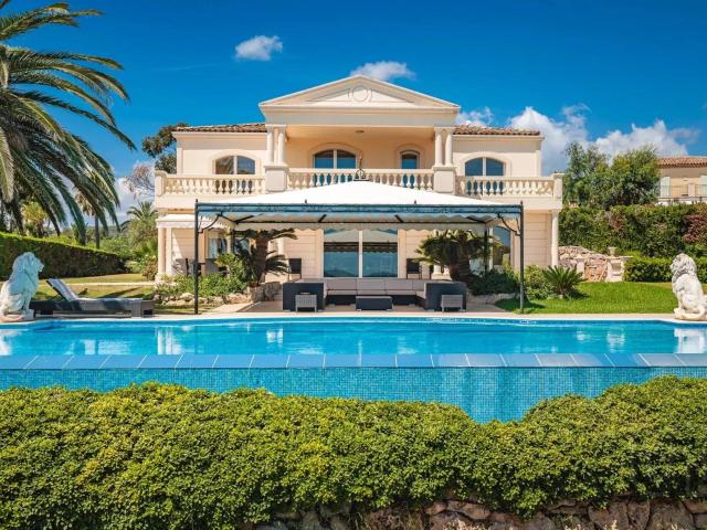 Villa vue mer panaromique sur le village de Saint Tropez 306m² Grimaud