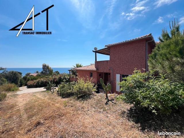 Villa vue mer sur grand terrain de 3203 m2