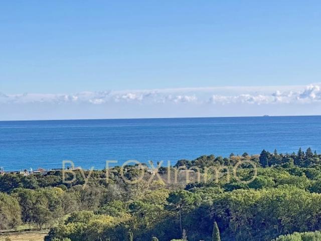 Villa vue mer sur la coite d azur, limite Biot, a villeneuve loubet, 4 chambres, piscine, jardin, residence