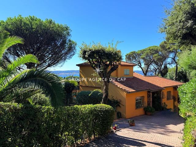 Villa Vue Mer Sur Le Golfe De Saint Tropez De 200 M² Sur Sai. 185m² Sainte Maxime