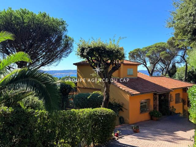 VILLA VUE MER SUR LE GOLFE DE SAINT TROPEZ DE 200 M² SUR SAINTE MAXIME