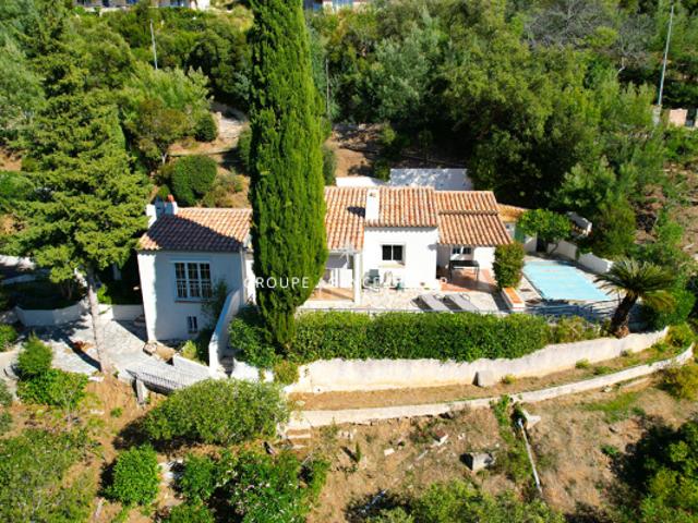 VILLA VUE MER 4 PIECES AVEC PISCINE ET STUDIO, AUX ISSAMBRES