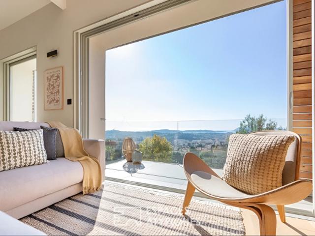 Villa vue rade sur les pentes du Faron