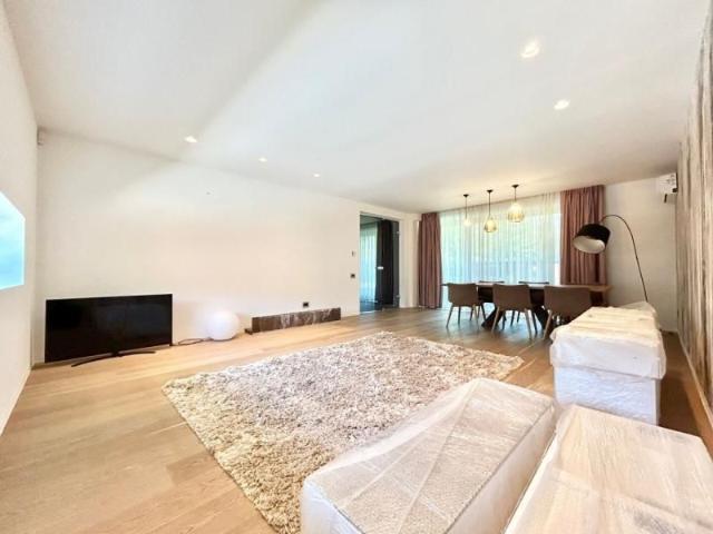 Villa with modern architecture, heated pool, 1000sqm yard, Iancu Nicolae area