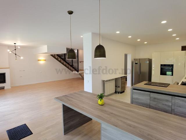 Villa with access to the Pool near the American School