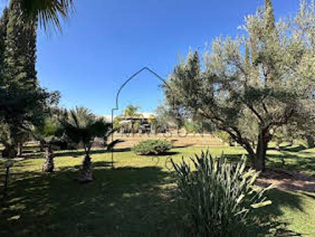 Villa with Garden