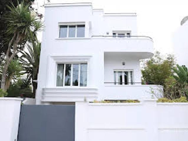 Villa avec jardin et terrasse