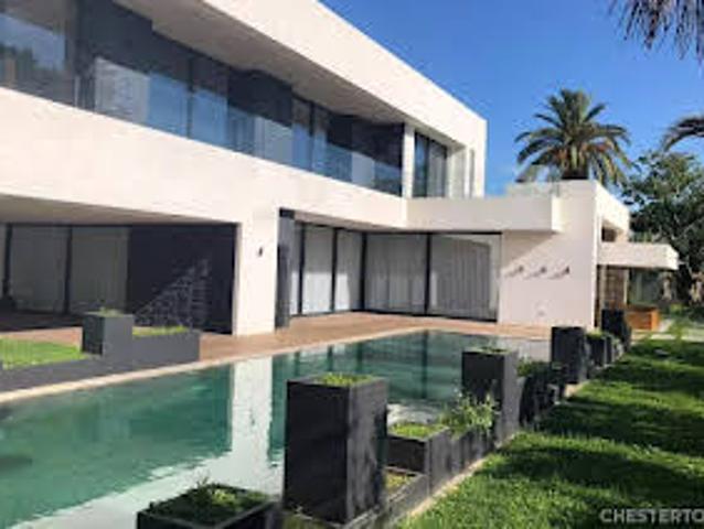 Villa avec piscine et jardin