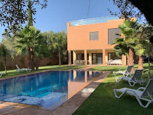 Villa with Pool and Garden
