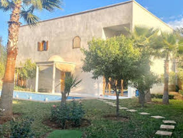 Villa with Pool and Garden