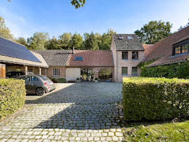 Villa with Pool and Garden