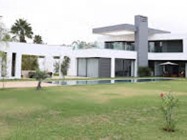 Villa avec piscine et jardin