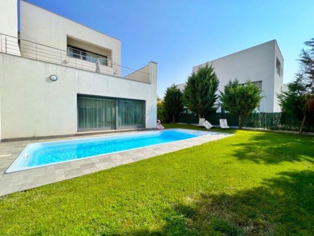 villa with pool and garden | iancu nicolae | british school