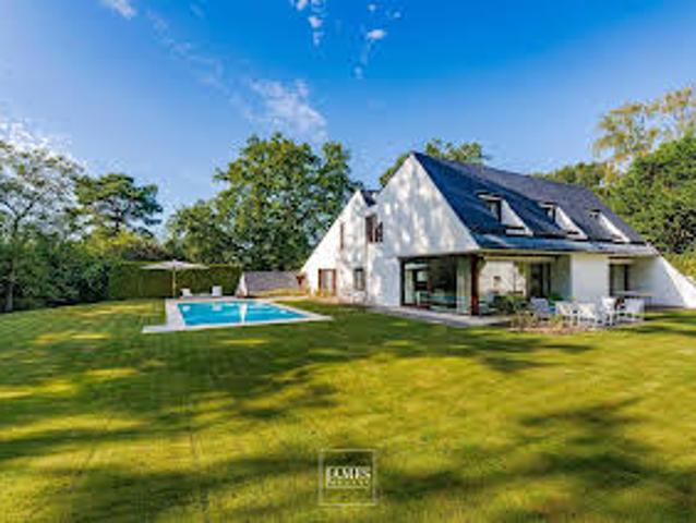 Villa with Pool and Terrace