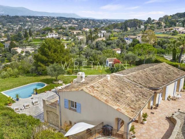 Villa avec piscine dans un domaine fermé de 12 maisons Mouans