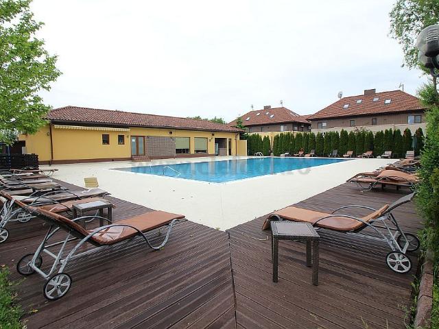Villa with Swimming Pool Access near Jolie Ville