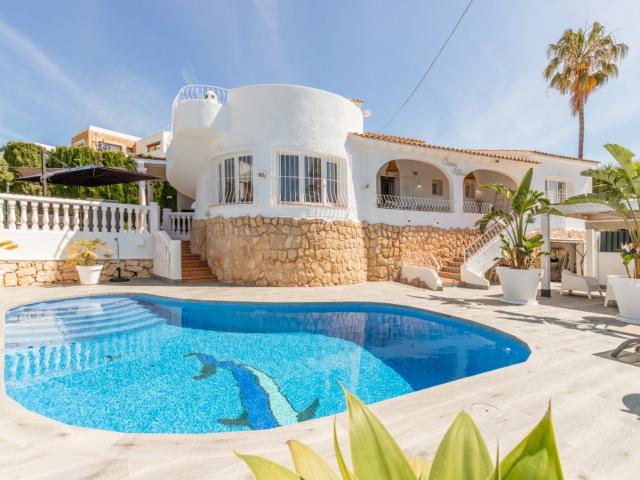 Villa with sea views for sale in Moraira: Spaciousness, terraces, and excellent location