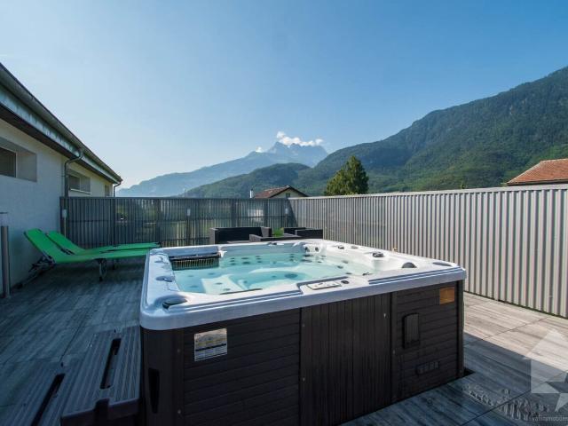 Villa with 4.5 rooms on sale in Chablais Valaisan 225 m² | dreamo. Ch