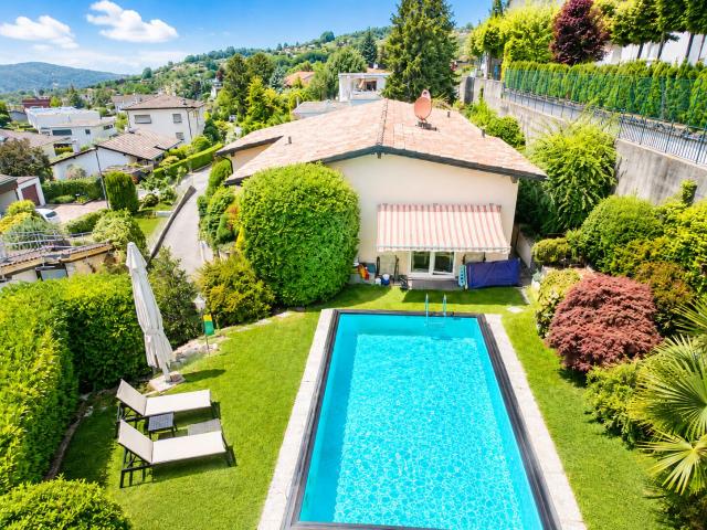 Villa with 4.5 rooms on sale in Comano 240 m² | dreamo. Ch