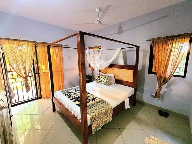 Villa with 4 individual units | Cool living plus income generating