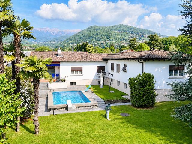Villa with 6.5 rooms on sale in Caslano 208 m² | dreamo. Ch