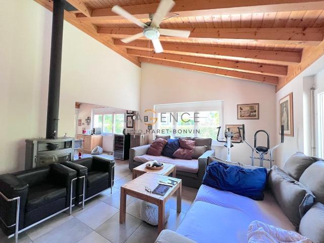 Villa with 6.5 rooms on sale in Fully 220 m² | dreamo. Ch