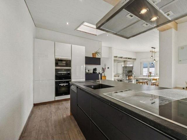 Villa with 6.5 rooms on sale in Fontenais 155 m² | dreamo. Ch