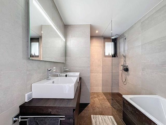Villa with 6.5 rooms on sale in Savièse 240 m² | dreamo. Ch