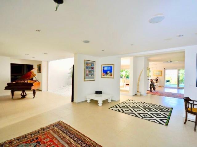 Villa with 6 rooms on sale in Bissone 400 m² | dreamo. Ch