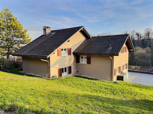 Villa with 7.5 rooms on sale in Orbe 187 m² | dreamo. Ch