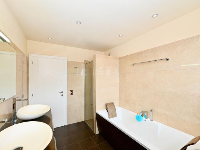Villa with 7.5 rooms on sale in Cademario 430 m² | dreamo. Ch