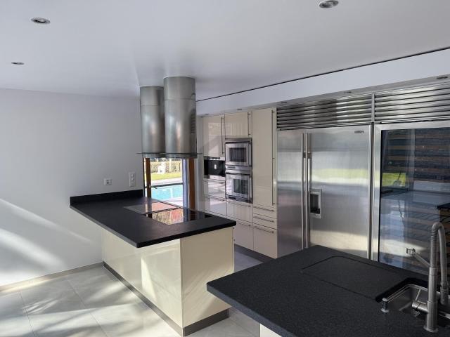 Villa with 7.5 rooms on sale in Fully 291 m² | dreamo. Ch