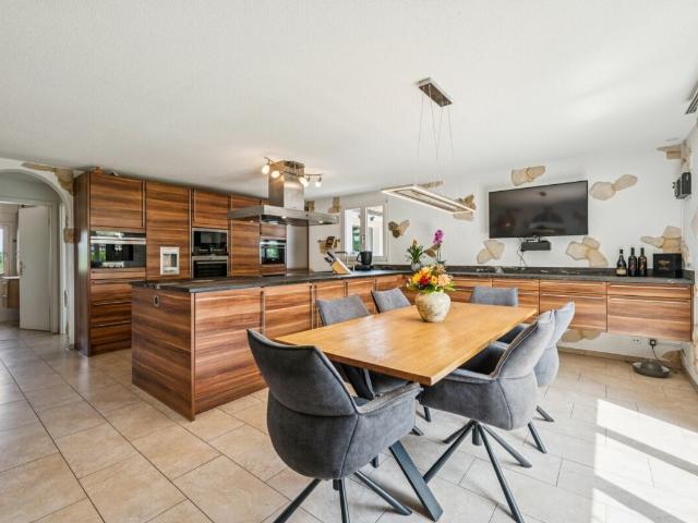 Villa with 8.5 rooms on sale in Gurbrü 585 m² | dreamo. Ch