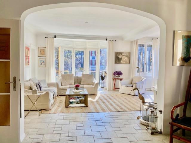 Villa with 8.5 rooms on sale in Sion 712 m² | dreamo. Ch