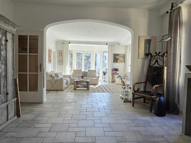 Villa with 8.5 rooms on sale in Sion 712 m² | dreamo. Ch