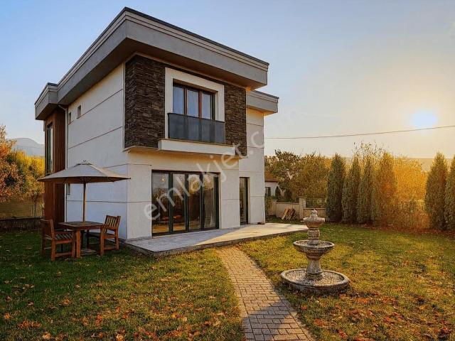 Villa Zambak'ta Doğa İçinde, Şehre Yakın Bir Yaşam Sizi Bekliyor