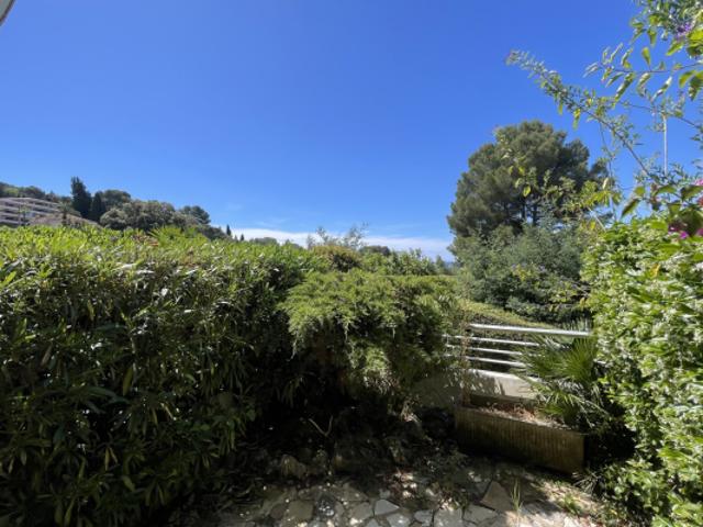 Villa ZELLIDJA: 4 avenue ALBERT 1er LE CANNET RESIDENTIEL