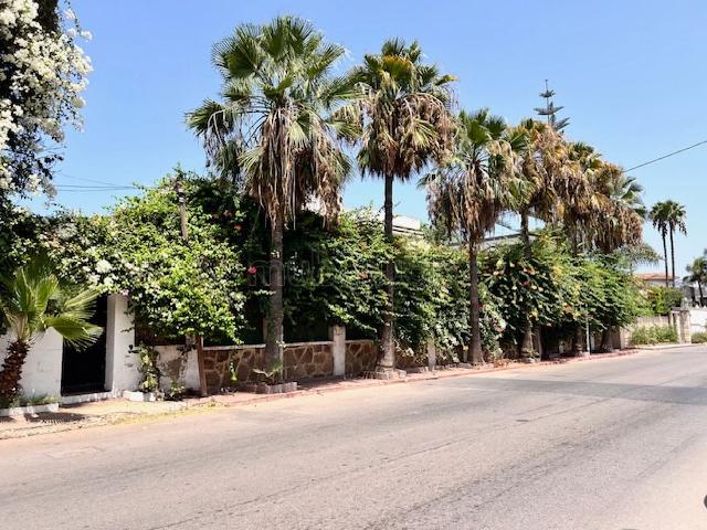 Villa zone D3 commerce de proximite 1154m2