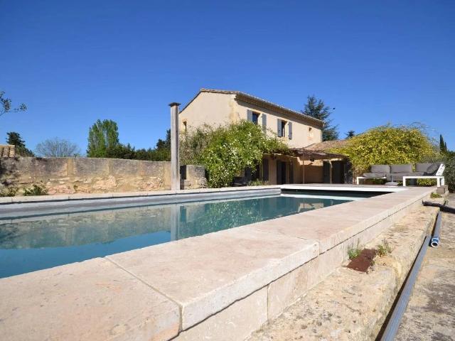 Villa à À Vendre en RDC +1 composée de 6 pièces dont 4 chambres