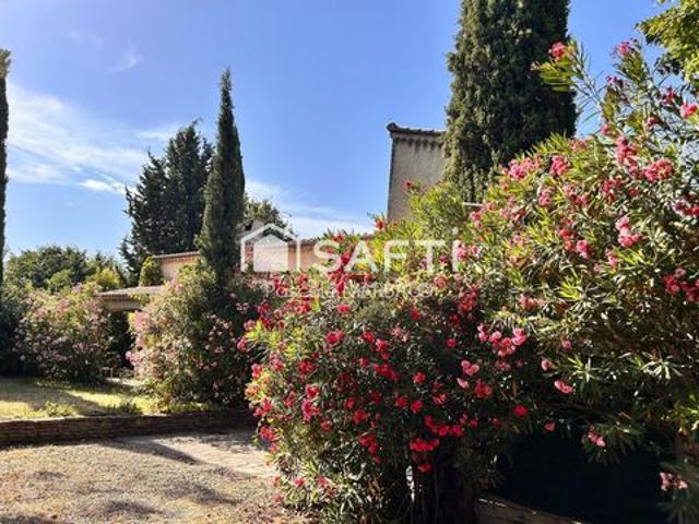 Villa avec piscine, sur 2165 m² clôturé, arboré, à l'abri des regards, au calme