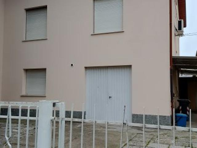 Villa a Cella con giardino