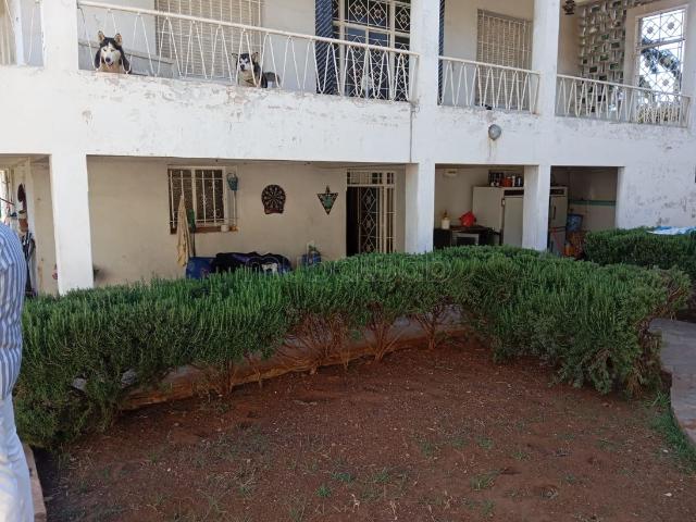 Villa à démolir 2036 M2 avec grand potentiel