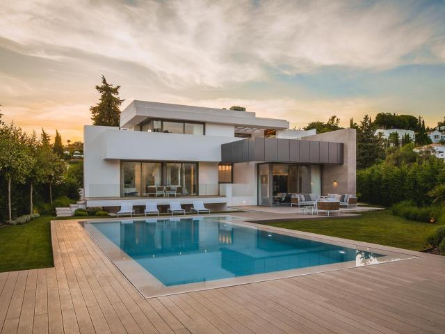 VILLA A ESTRENAR EN ESTEPONA