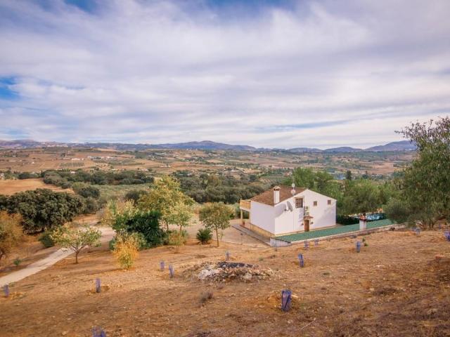 Villa a la venta cerca de Ronda consta en un salon comedor c. 200m² Ronda
