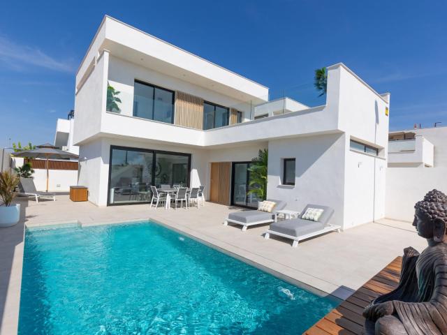 Villa a la venta con piscina privada en San Javier