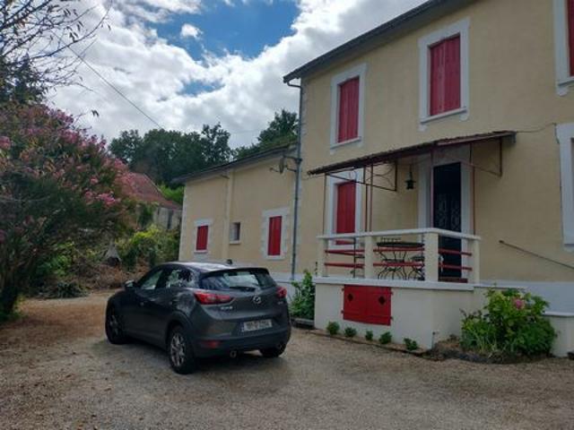 Villa à vendre sur Saint Germain Du Salembre Dordogne