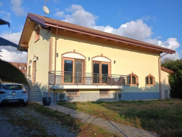 VILLA A LEINI' IN VENDITA