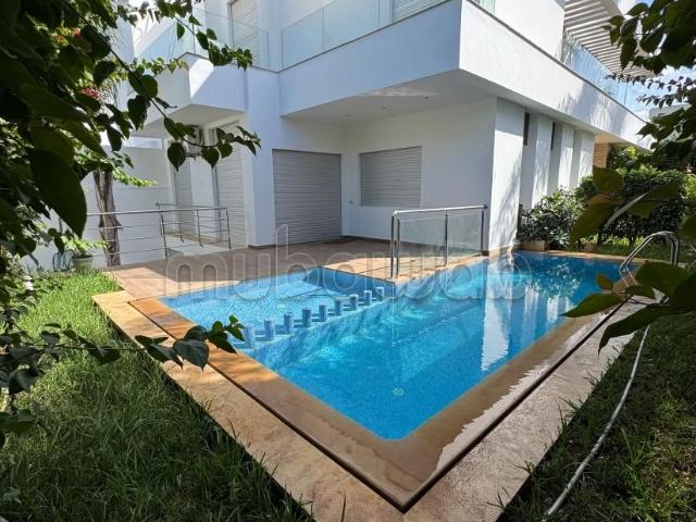 Villa à louer à Hay reyad rabat